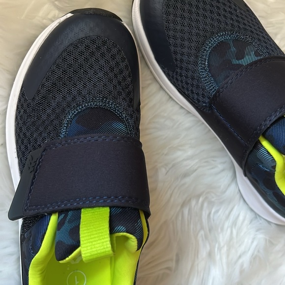 All in motion kids shoes 👟 - Picture 6 of 7